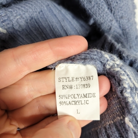 Dreamers A Rising Star Blue 3D Star Crewneck Sweater - Picture 5 of 6